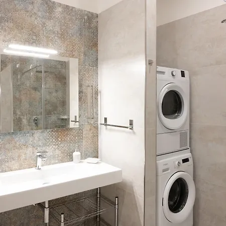 Casa Giulia - Modern 2br - 2 Baths - Ac & Wifi *